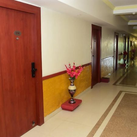 Bhachau Hotel Shiv International מראה חיצוני תמונה