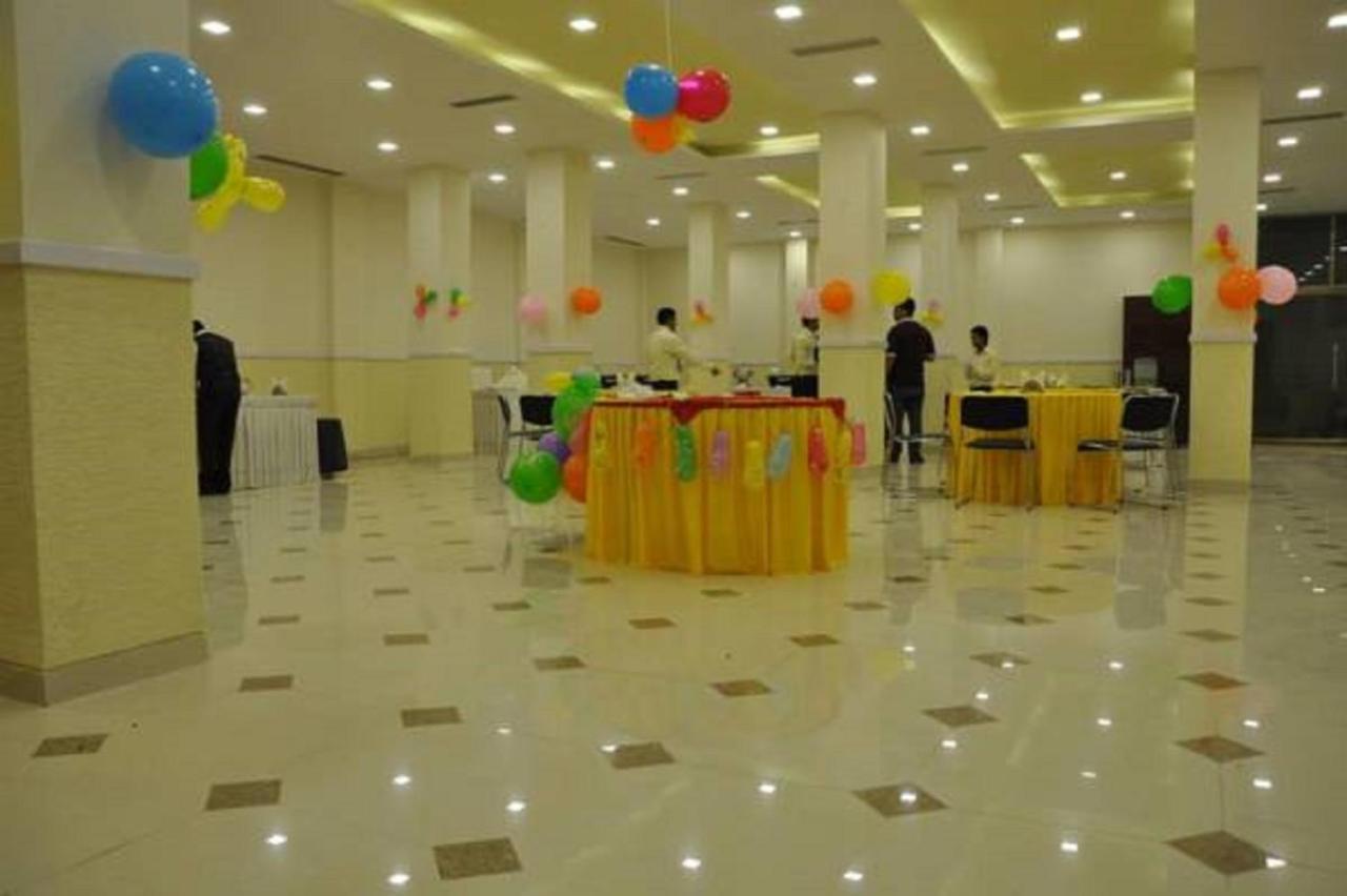 Bhachau Hotel Shiv International מראה חיצוני תמונה