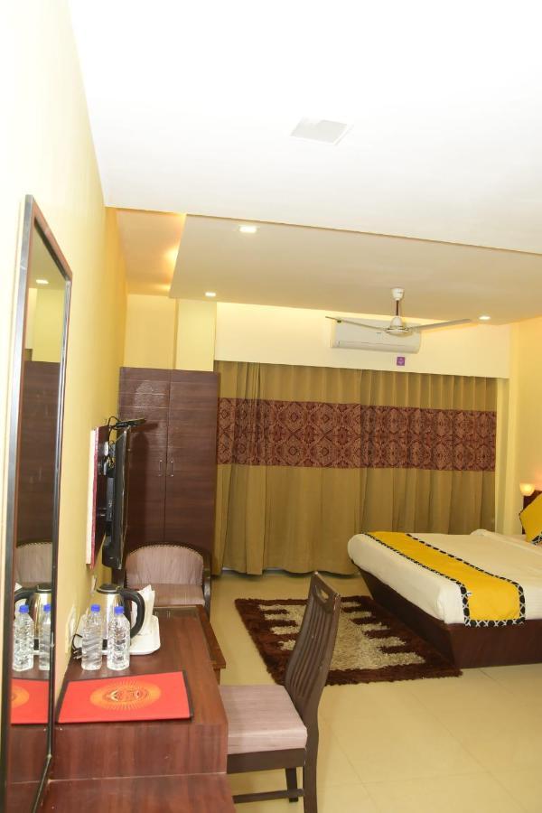 Bhachau Hotel Shiv International מראה חיצוני תמונה