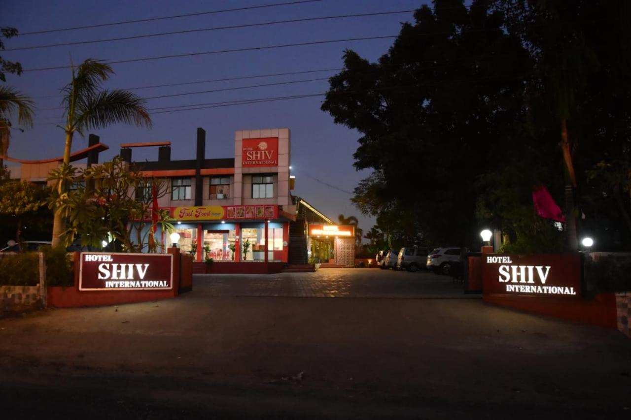 Bhachau Hotel Shiv International מראה חיצוני תמונה