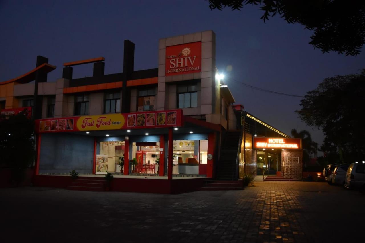 Bhachau Hotel Shiv International מראה חיצוני תמונה