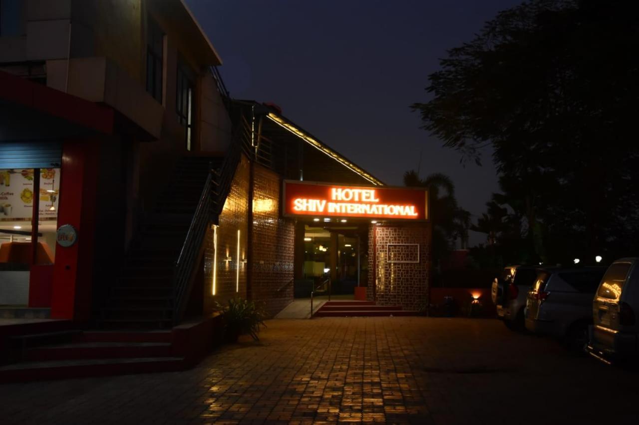 Bhachau Hotel Shiv International מראה חיצוני תמונה