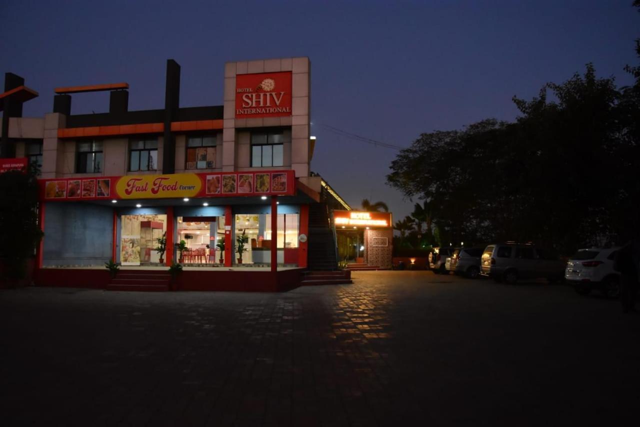 Bhachau Hotel Shiv International מראה חיצוני תמונה