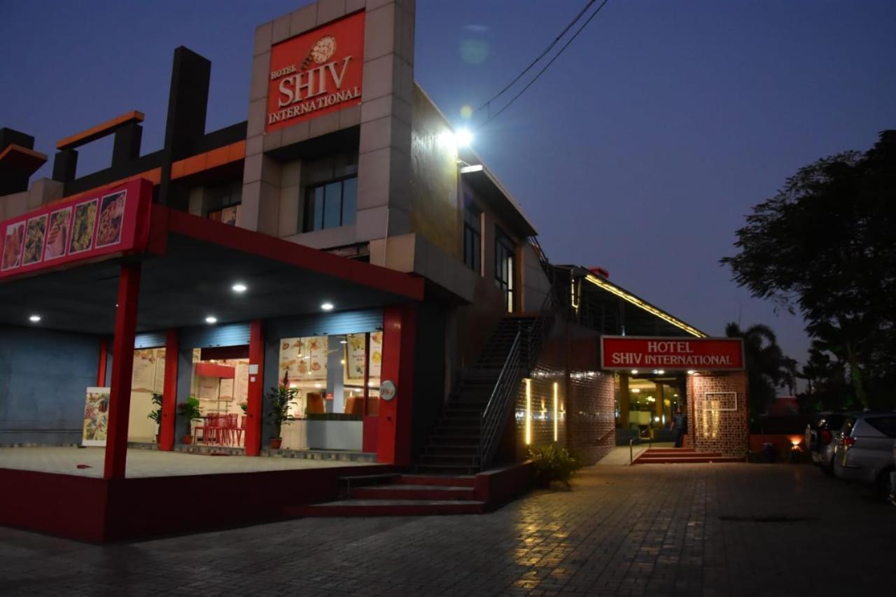 Bhachau Hotel Shiv International מראה חיצוני תמונה