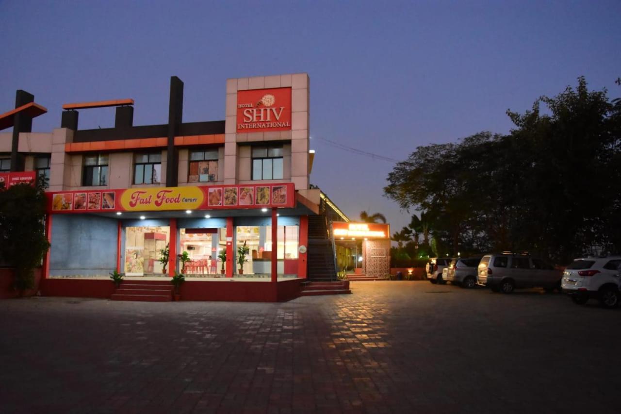 Bhachau Hotel Shiv International מראה חיצוני תמונה