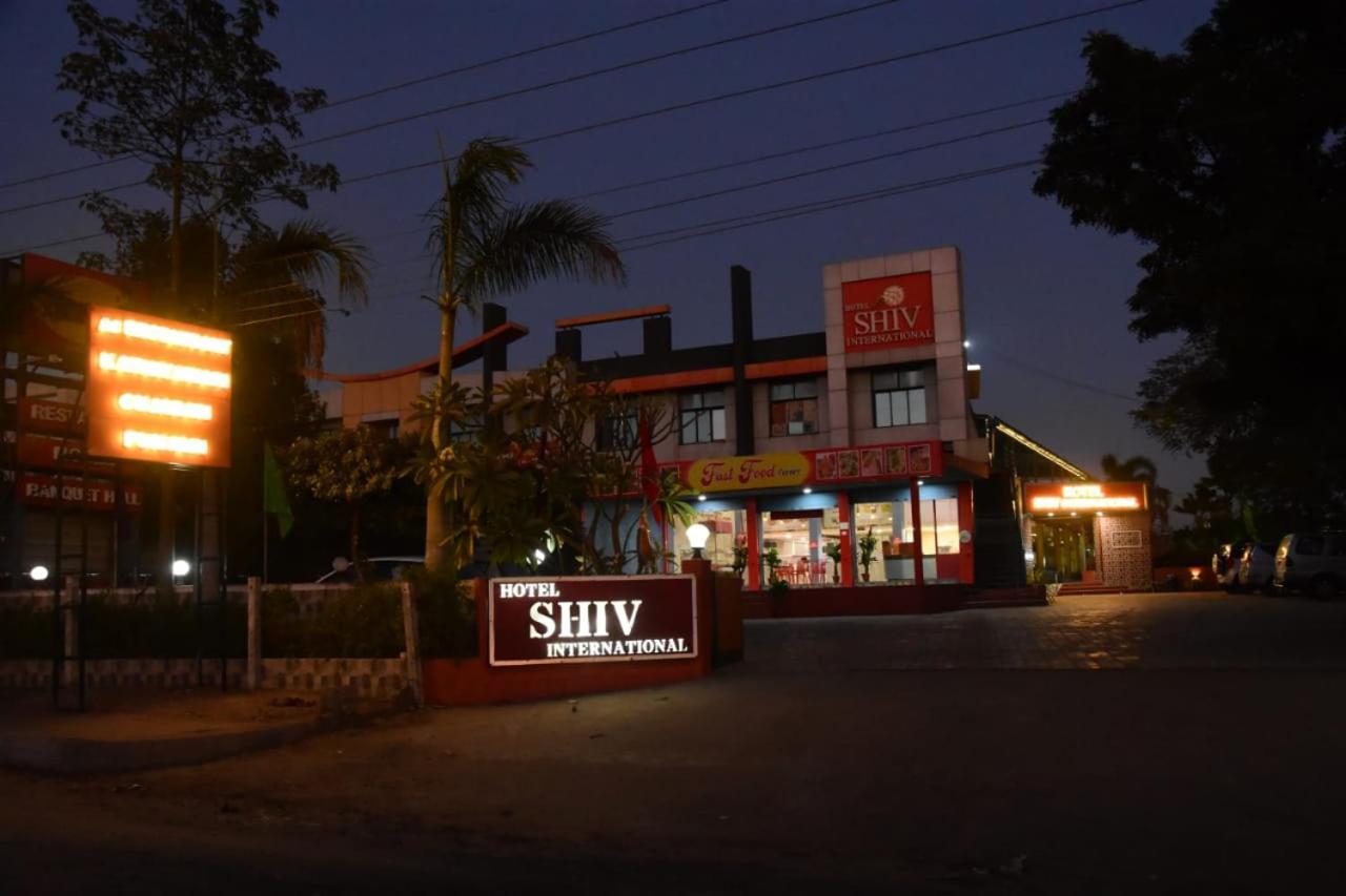Bhachau Hotel Shiv International מראה חיצוני תמונה