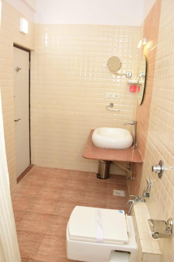 Bhachau Hotel Shiv International מראה חיצוני תמונה